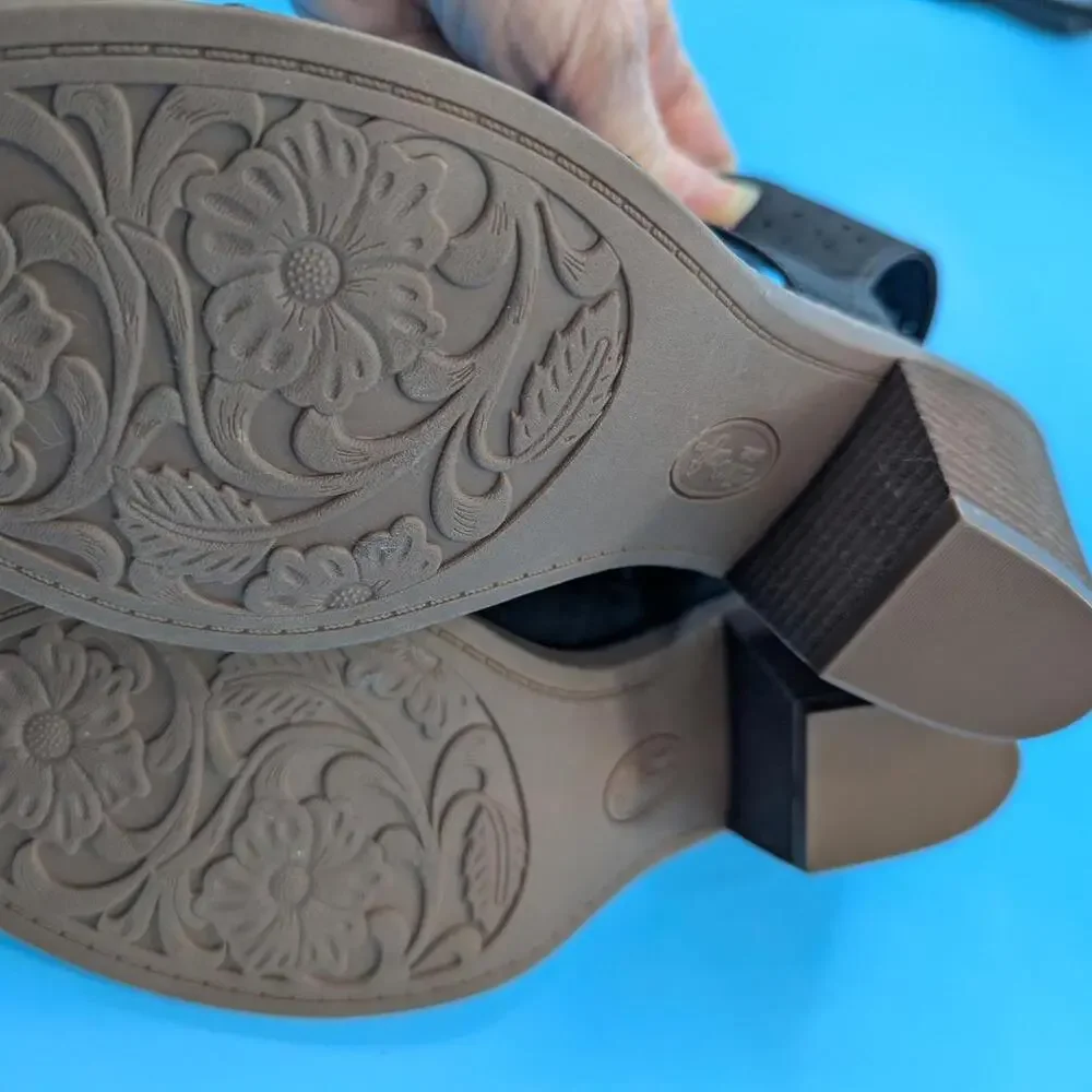 EUROSOFT TANNYN laser‎ cut double strap sandal NWOB Blk Size 8
